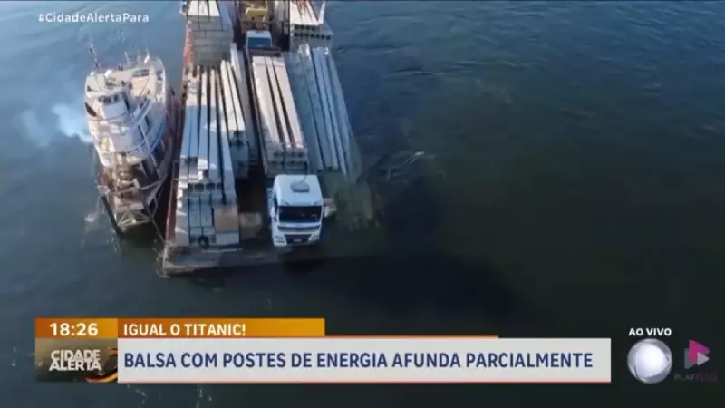 Barcaça carregada de postes afunda no Rio Tocantins e causa transtornos em Breu Branco (PA)