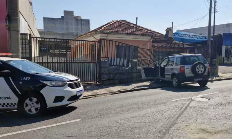 Batida na Ipiranga trava trânsito e vira dor de cabeça em Mogi das Cruzes