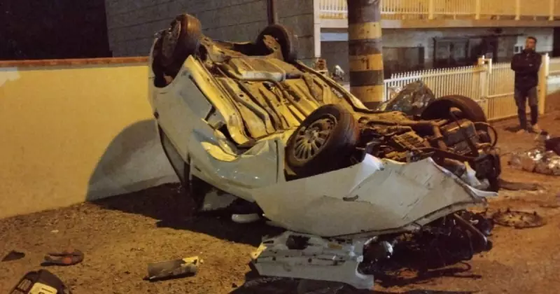 Batida violenta em Barra Velha: motorista foge após acidente que deixou feridos e carro destruído