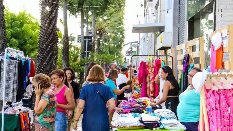 Bazar com descontos de até 70% e programação cultural gratuita na Avenida Monsenhor Tabosa