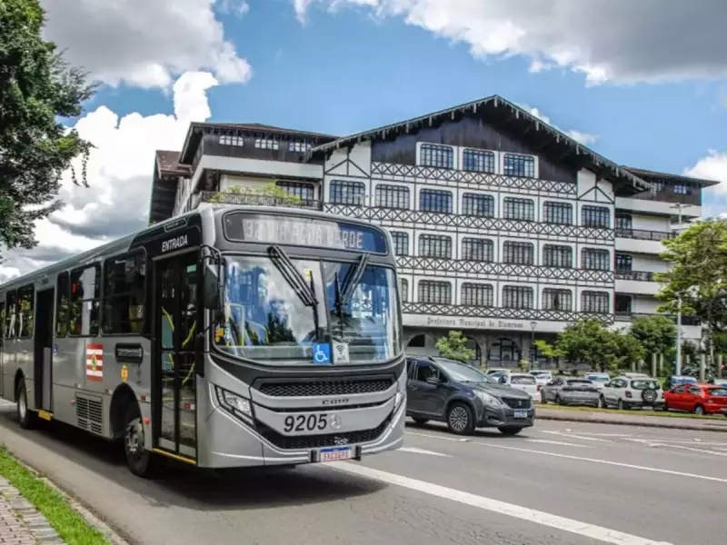 Blumenau anuncia corte de 63 viagens de ônibus: entenda o motivo por trás da decisão