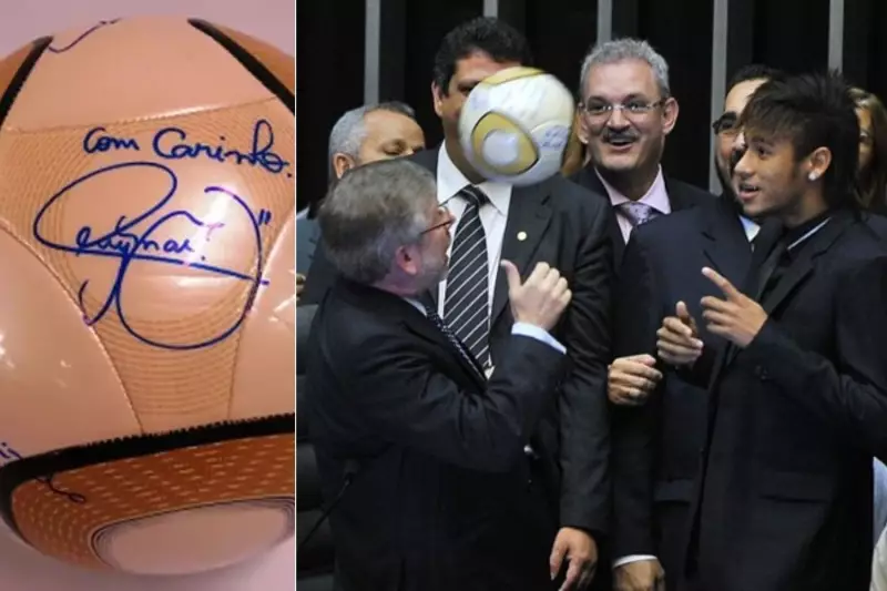 Bola autografada por Neymar é roubada durante ato bolsonarista em Brasília: veja detalhes