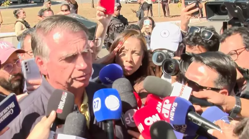 Bolsonaro rebate acusações de fuga e chama restrições judiciais de 'humilhação pública'