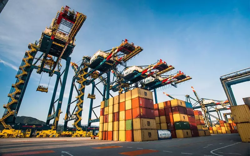 Brasil avança em abertura comercial, mas ainda patina no ranking global, aponta estudo
