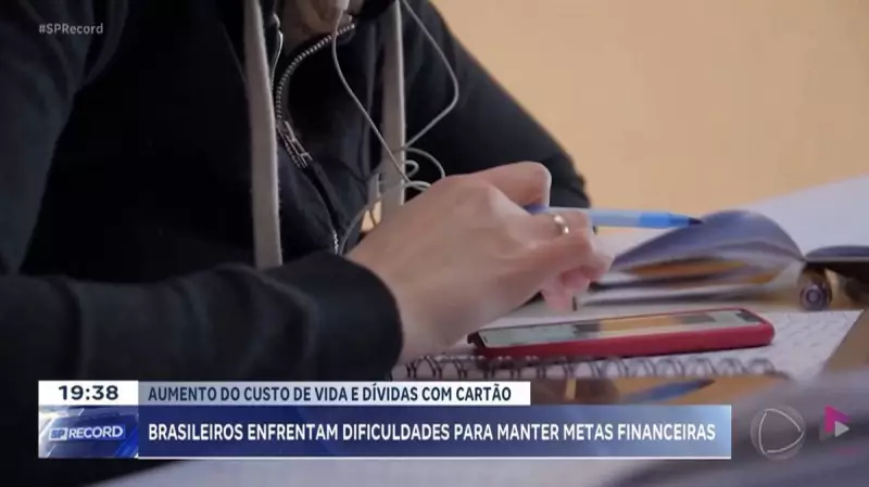 Brasileiros repensam finanças: como sobreviver às dívidas e ao custo de vida nas alturas?