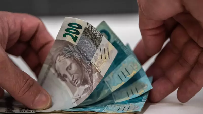 Brasileiros têm R$ 101 bilhões esquecidos em bancos: saiba como resgatar seu dinheiro!