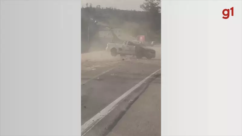 BRIGA NO TRÂNSITO VIRA CAOS: Motorista arrasta mulher no capô, bate em Kombi e capota TRÊS VEZES em Itu