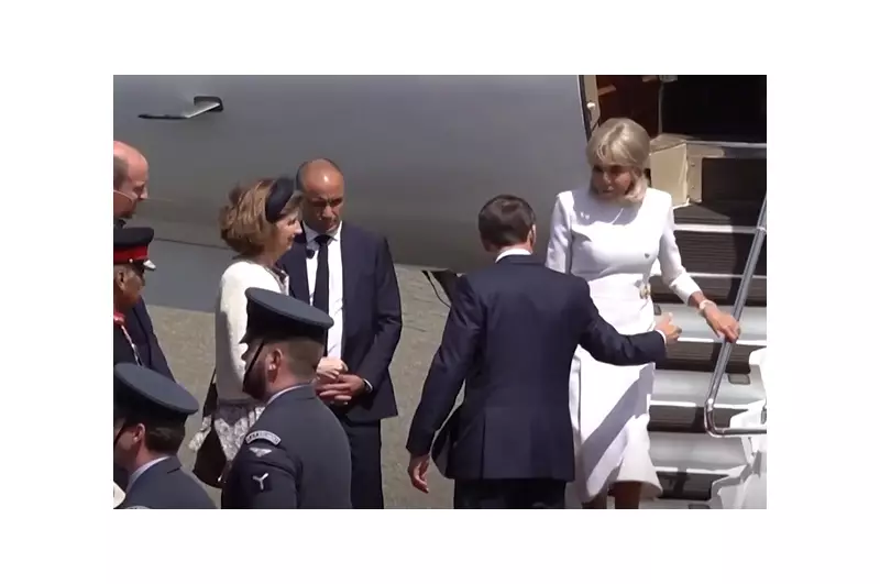 Brigitte Macron ignora o presidente francês em desembarque em Londres: o que aconteceu?