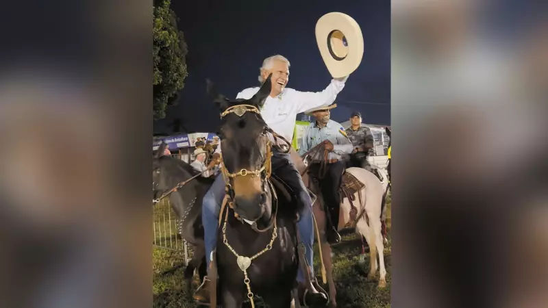 Caiado celebra alta nas pesquisas e busca apoio da família Bolsonaro