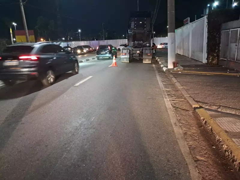 Caminhão avariado trava trânsito na Nova Mogilar em Mogi das Cruzes — veja desvios
