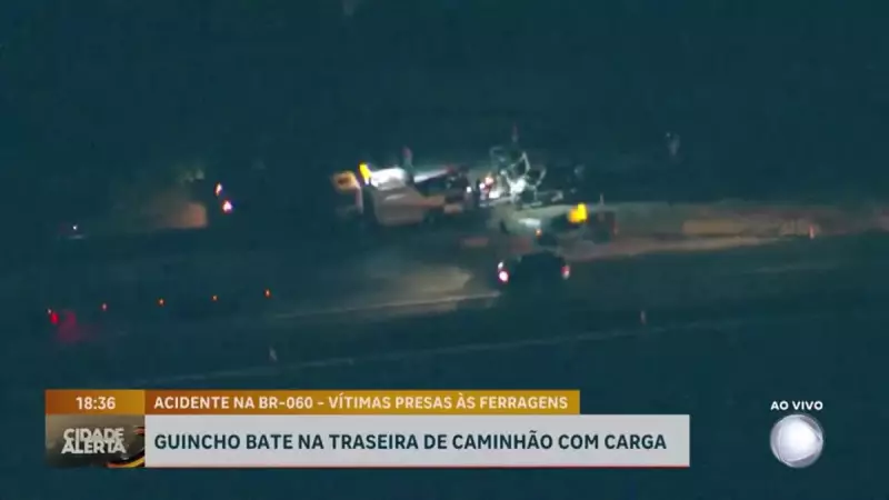 Caminhão com carga explosiva se envolve em acidente na BR-060 próximo a Alexânia-GO
