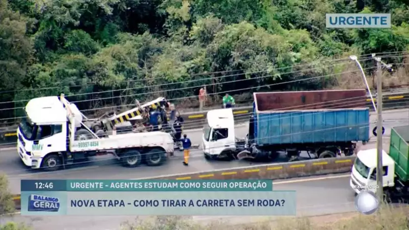 Caminhão é retirado após acidente no Paranoá, DF, e trânsito é liberado
