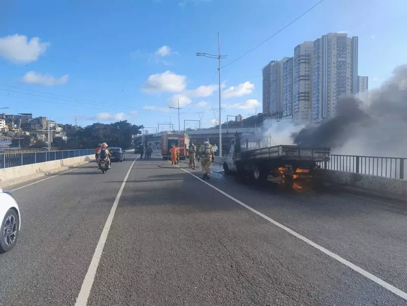 Caminhão pega fogo e causa lentidão na Avenida Bonomo — veja imagens impactantes