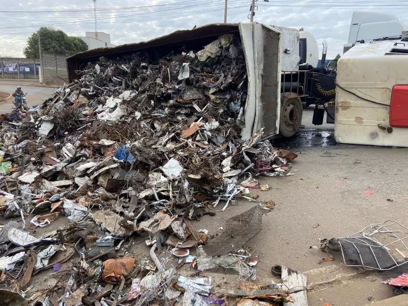 Caminhões tombaram e espalharam sucata em Piracicaba: veja o caos no trânsito!