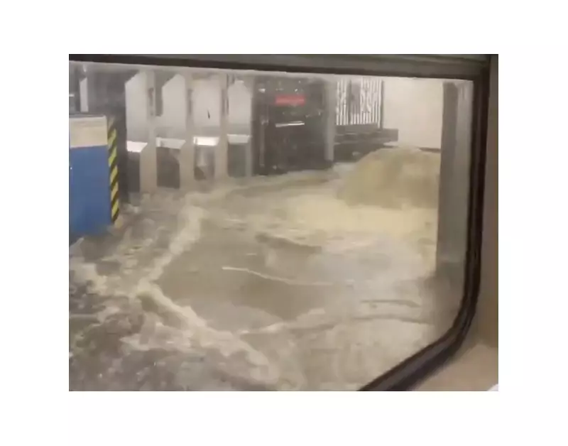 Caos em Nova York: Estações de metrô viram rios após tempestade histórica; veja imagens