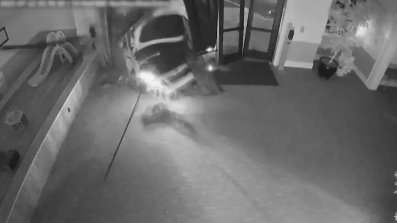 Caos nos EUA: Homem invade igreja durante perseguição policial e vídeo viraliza