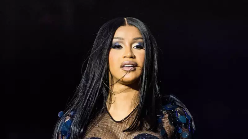 Cardi B na berlinda: Cantora é processada após jogar microfone em fã durante show