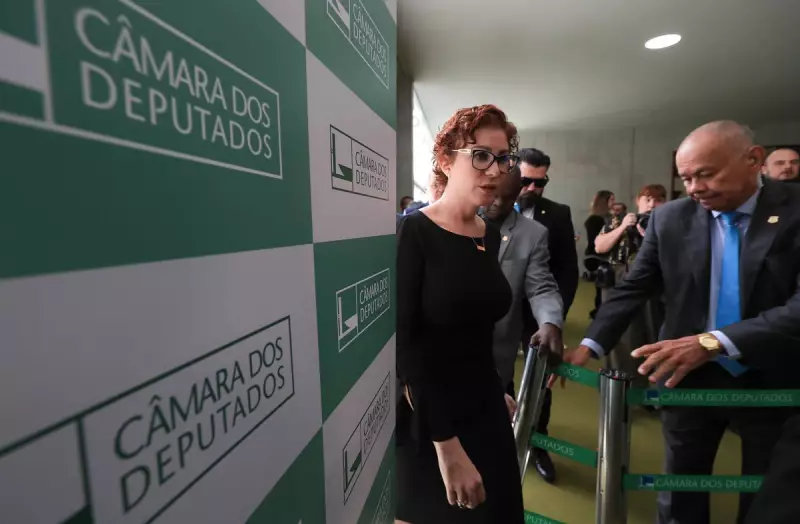 Carla Zambelli afirma que não voltará ao Brasil para cumprir pena: 'Prefiro o exílio'