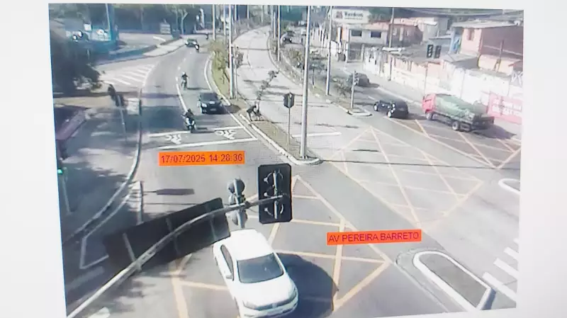 Carro branco é peça-chave na prisão de suspeitos por ataques a ônibus na Grande SP — veja imagens