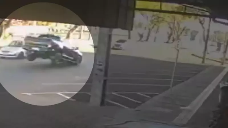 Carro colide contra árvore em Santa Terezinha de Itaipu: veja o flagrante!