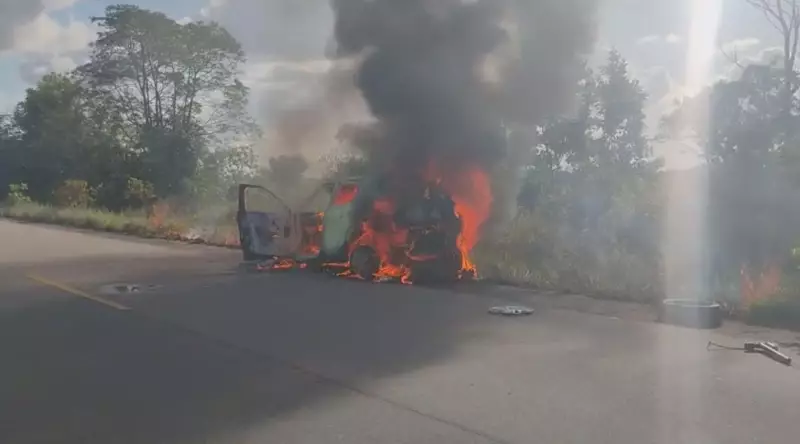 Carro vira bola de fogo na AP-070: motorista escapa ileso em Macapá