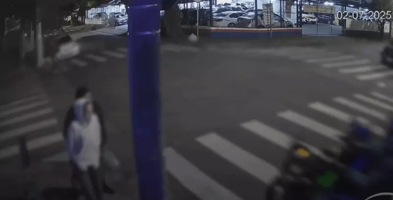 Casal é assaltado no Brooklin, SP: celular e aliança são levados após saída da academia