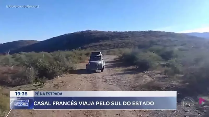 Casal francês viaja o mundo em carro antigo e encanta o Rio Grande do Sul