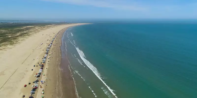 Cassino ou Hermenegildo? A briga épica pelo título de maior praia do Brasil vista do espaço!