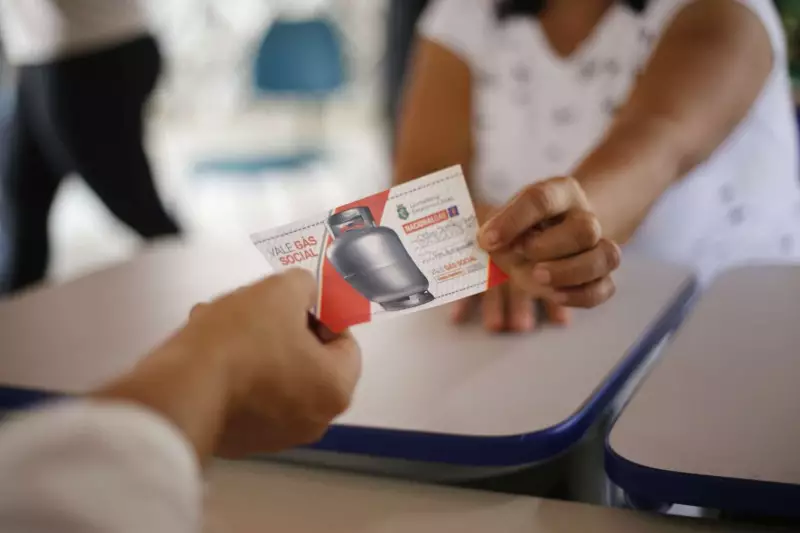 Ceará inicia distribuição do Vale-Gás Social em Fortaleza: saiba como receber