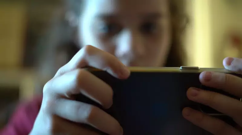 Celular antes dos 13 anos? Estudo revela risco alarmante para saúde mental das crianças