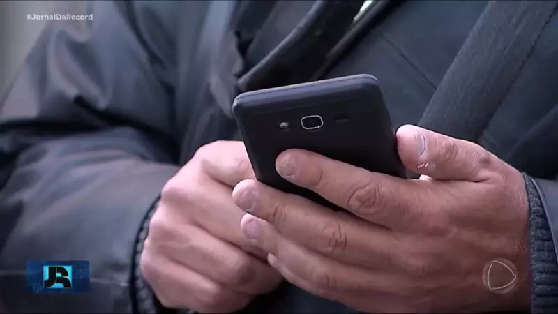 Celular e Internet: 90% dos Brasileiros com 10 Anos ou Mais Estão Conectados, Revela IBGE