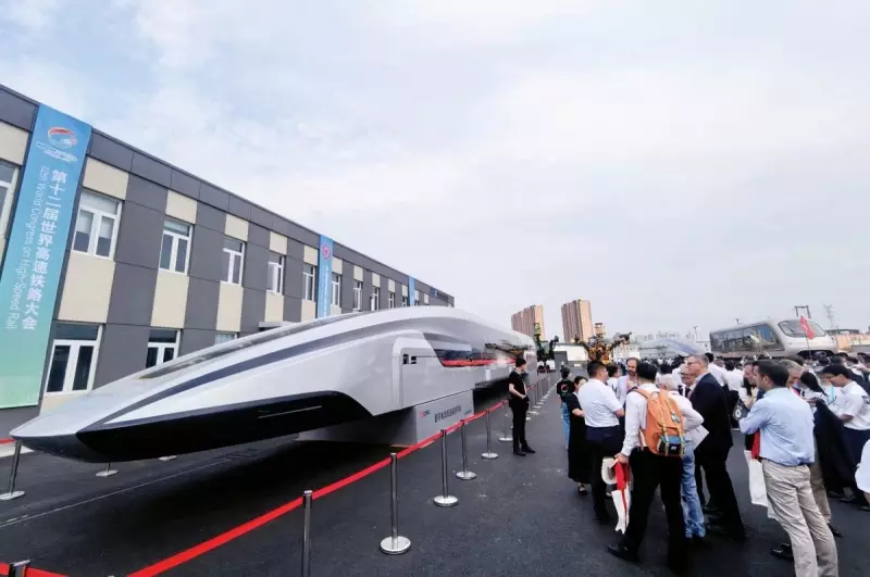 China revela trem futurista que flutua e pode atingir 600 km/h — veja os detalhes