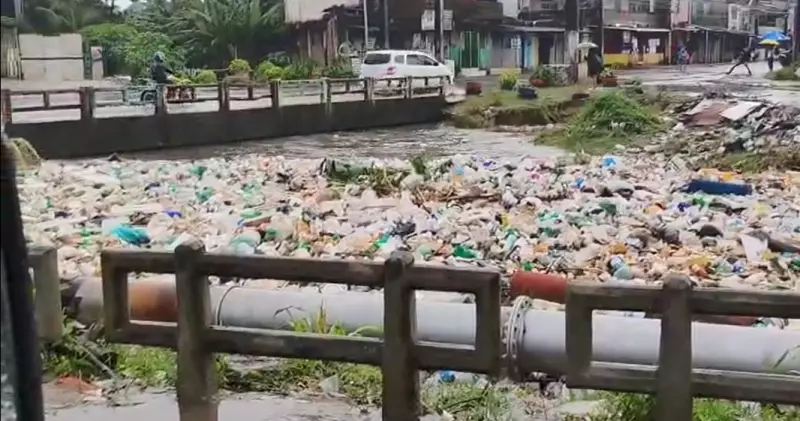 Chuva intensa no Grande Recife causa alagamentos e suspensão de aulas — veja a previsão