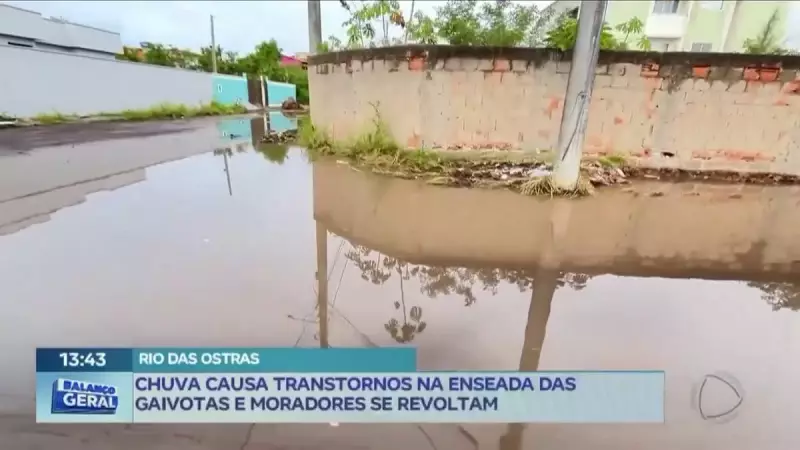 Chuvas e obras paralisadas agravam situação em bairro de Rio das Ostras, RJ