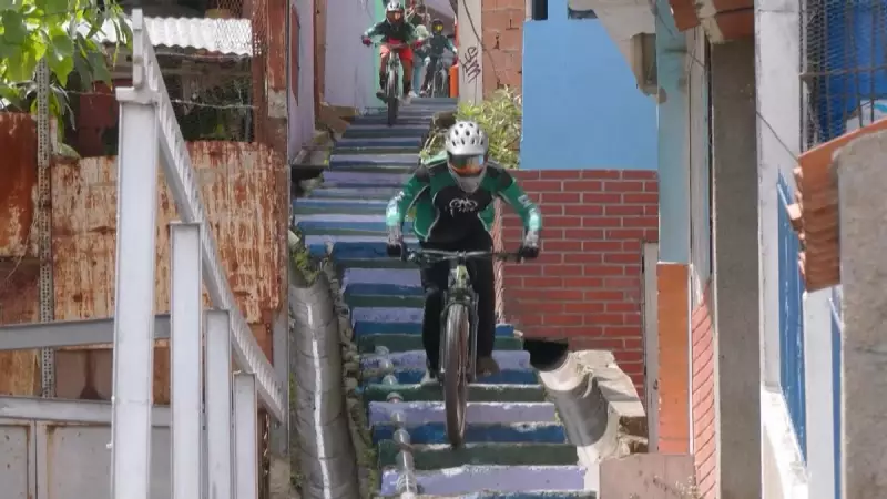 Ciclistas transformam escadarias de Caracas em pista radical — veja o desafio que viralizou