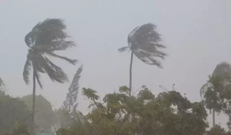 Ciclone e frente fria causam estragos no Sul: ventos de 70 km/h e chuvas torrenciais