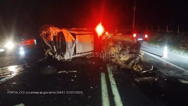 Colisão frontal em Duartina deixa três feridos e interdita rodovia por 4 horas
