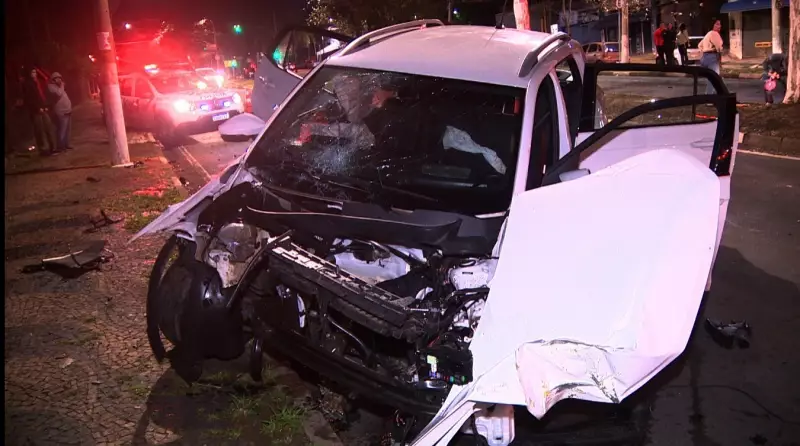 Colisão violenta arranca motor de carro e deixa jovens feridas em Campinas; motorista fugiu sem prestar socorro