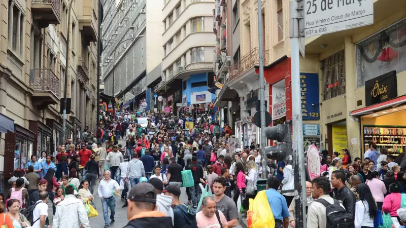 Comerciantes da 25 de Março clamam por apoio de Lula em meio à crise econômica
