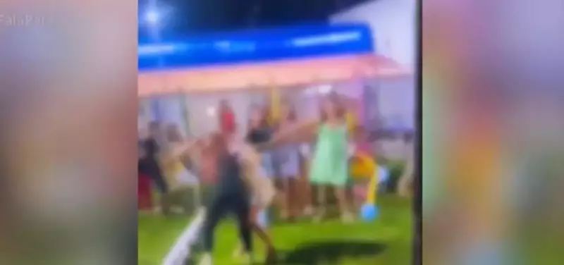 Conflito entre mães vira briga generalizada em parquinho infantil — Veja o vídeo!
