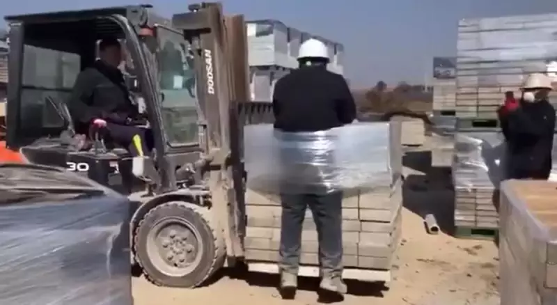 Coreia do Sul choca o mundo com vídeo de imigrante preso a tijolos por fita adesiva — violação brutal dos direitos humanos