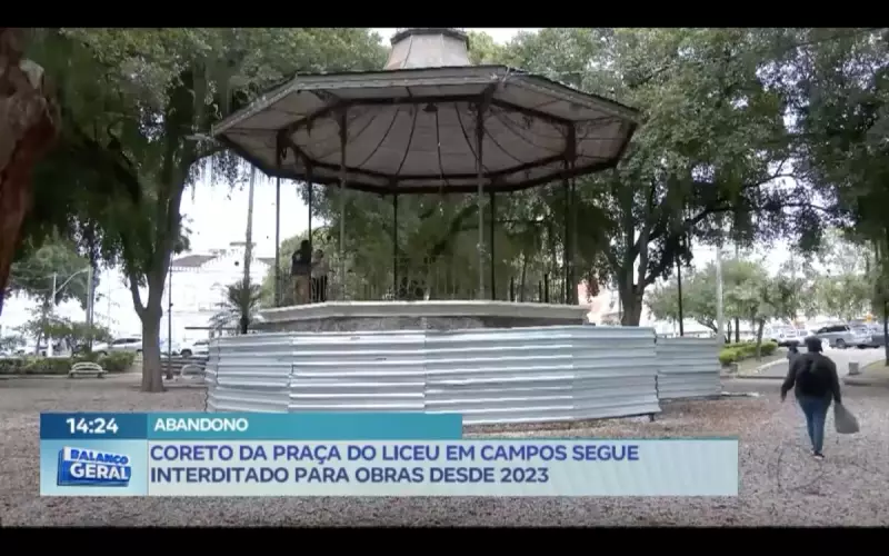 Coreto da Praça do Liceu em Campos continua interditado para reformas desde 2023