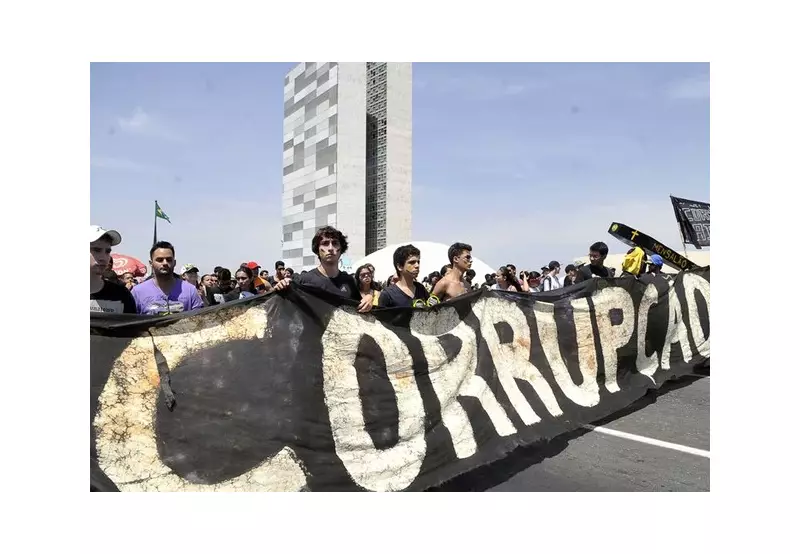 Corrupção volta a liderar preocupações dos brasileiros, revela pesquisa