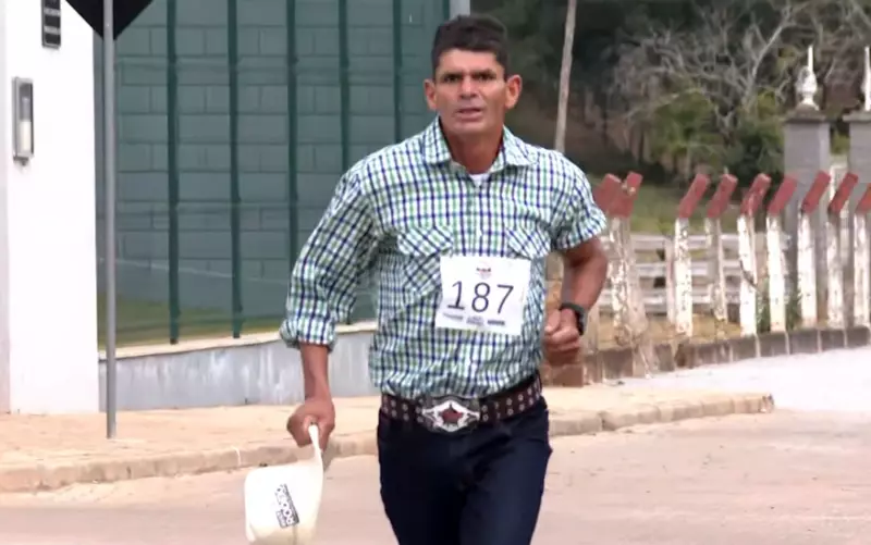 Cowboy do Sul de Minas vira sensação após completar meia maratona de ressaca e de bota — veja o vídeo!