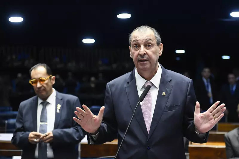 CPMI do INSS: Aziz nega envolvimento de Lula e Bolsonaro em escândalo