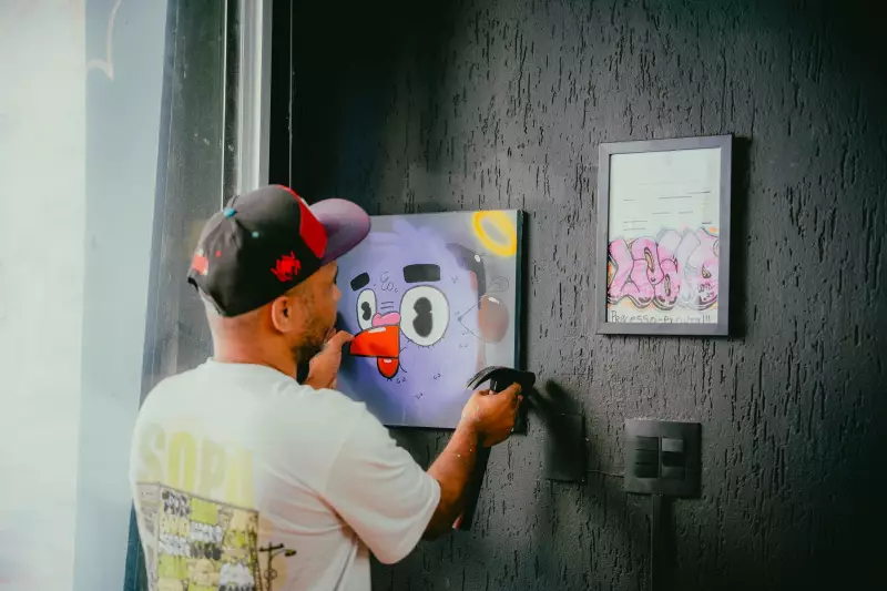 Criador de conteúdo inova ao abrir galeria independente para grafiteiros em Sorocaba