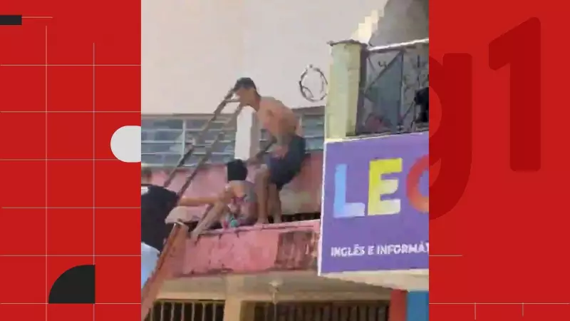 Criança e mulher são resgatadas pela varanda de apartamento em chamas no Espírito Santo; veja o vídeo