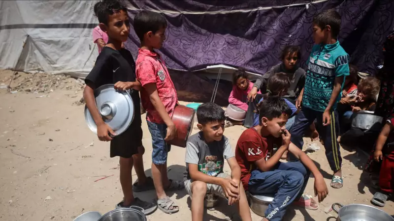 Crianças em Gaza em desespero por comida: imagens chocantes revelam crise humanitária