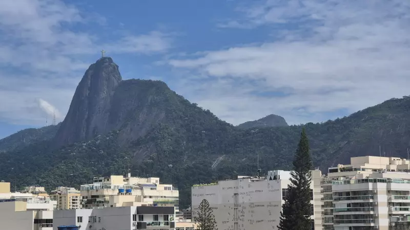 Cristo Redentor fica no escuro: falta de energia elétrica atinge cartão-postal do Rio