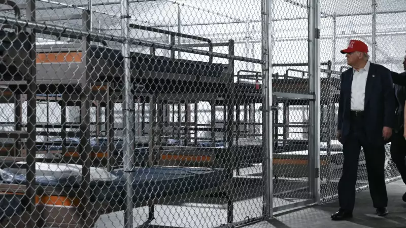Denúncias chocantes: Imigrantes nos EUA são tratados como animais em centros de detenção